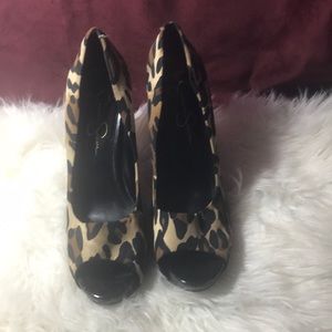Size 9.5 Jessica Simpson cheetah print heels